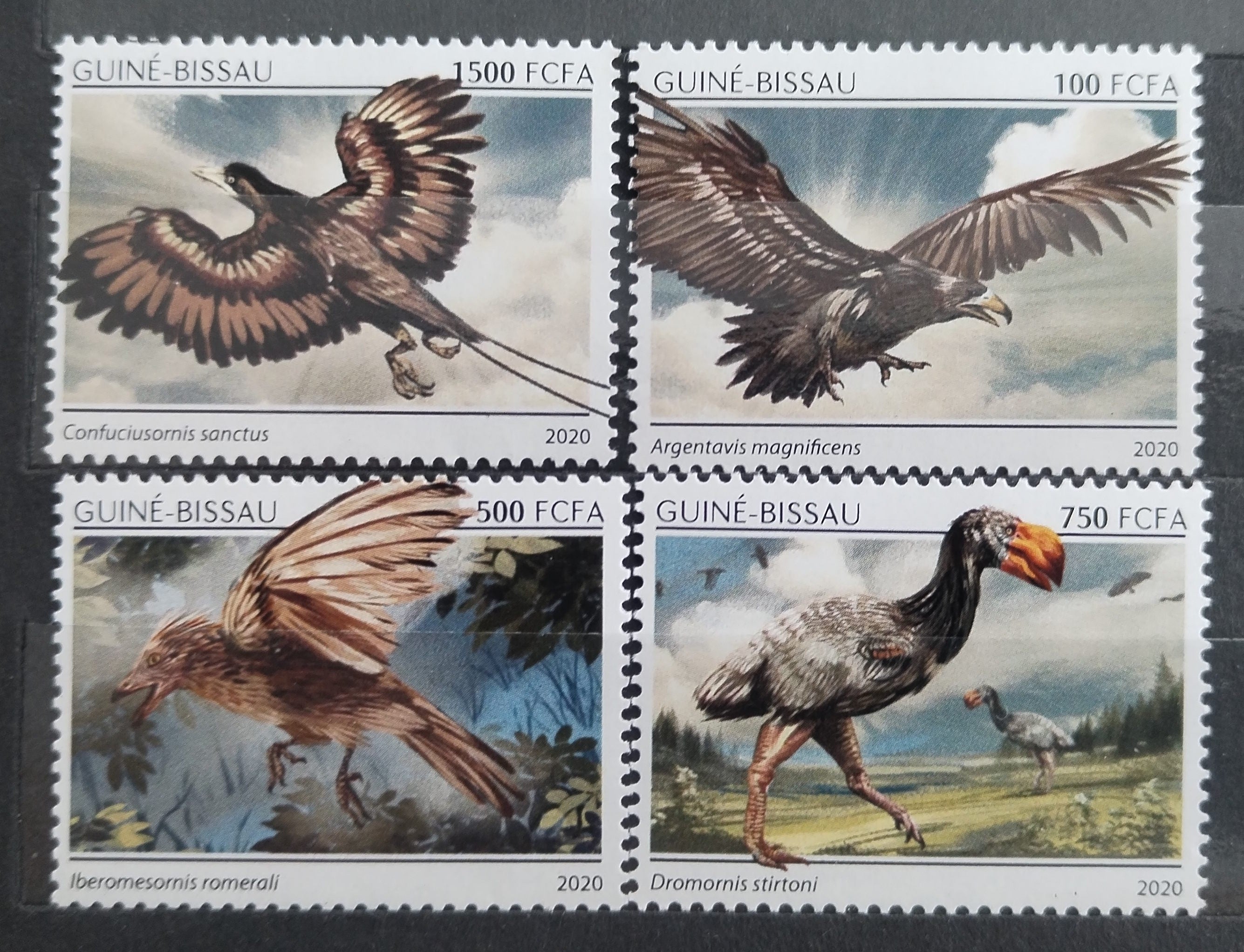 Guinea Bissau 2020 Pravěcí ptáci, Dinosauři