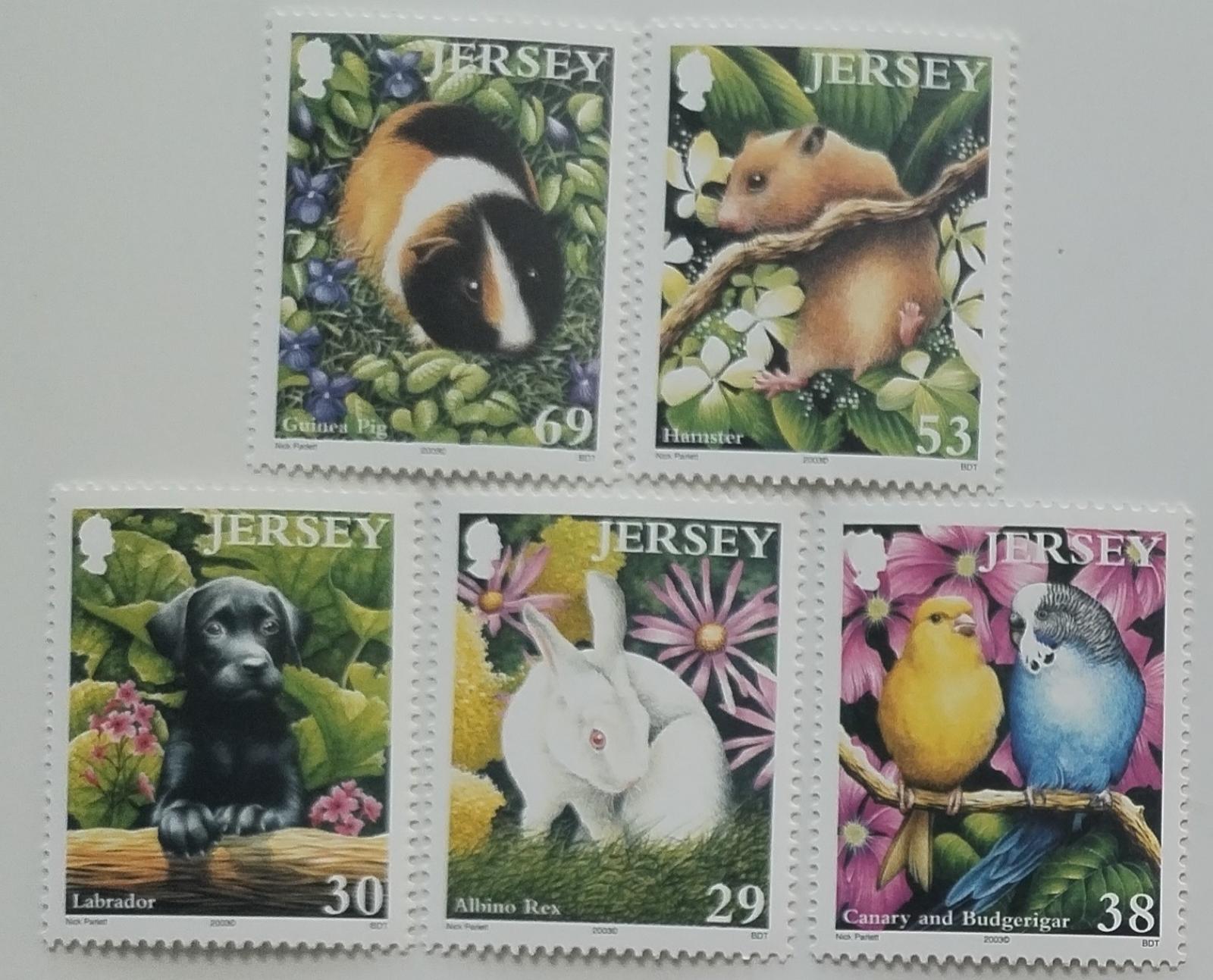 Jersey 2003 8€ Mazlíčci a domácí fauna, Ptáci, Morčata, Králíci, Psi