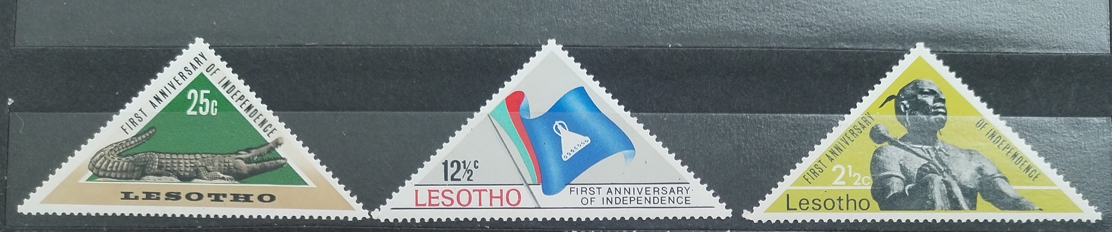 Lesotho 1967 Výročí nezávislosti, Vlajky, Plazi