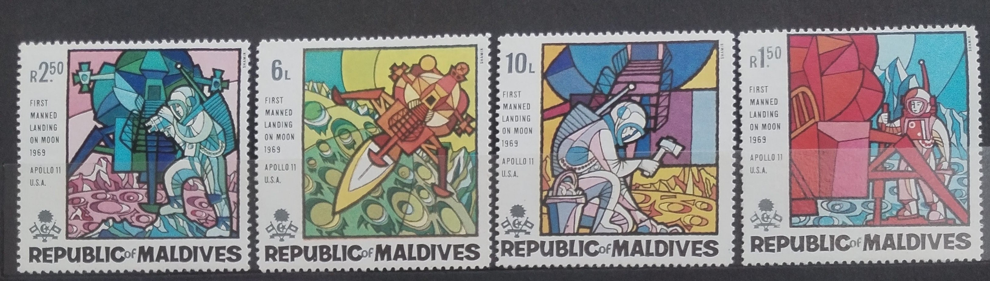 Maledivy 1969 Dobytí Měsíce, Vesmír