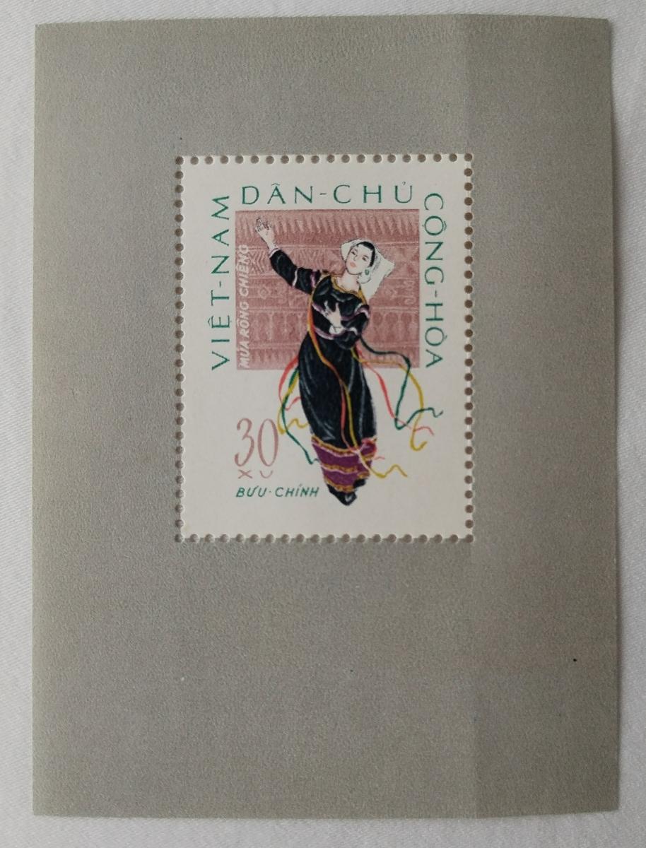 Vietnam 1962 20€ Tradiční kroje a tance (rýha)